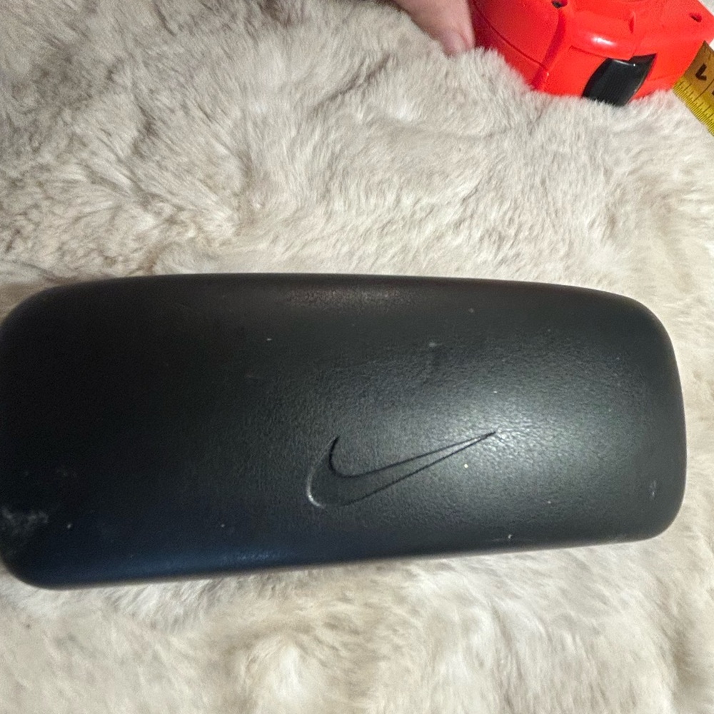 $15 sale Nike Clam Shell Swoosh Black Eyeglass Case